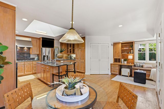 2700 Castro Way, Sacramento, CA 95818