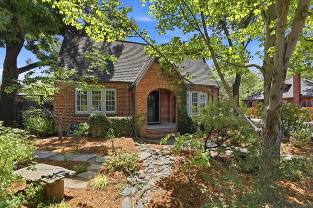 2700 Castro Way, Sacramento, CA 95818