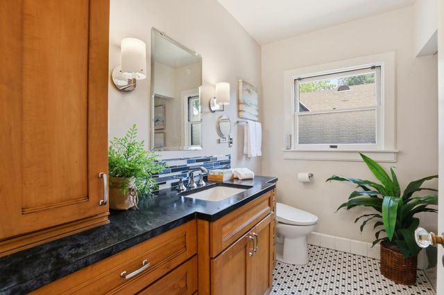 2700 Castro Way, Sacramento, CA 95818