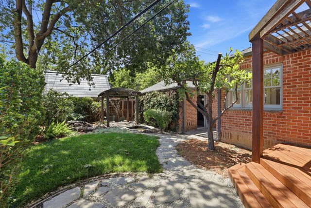 2700 Castro Way, Sacramento, CA 95818