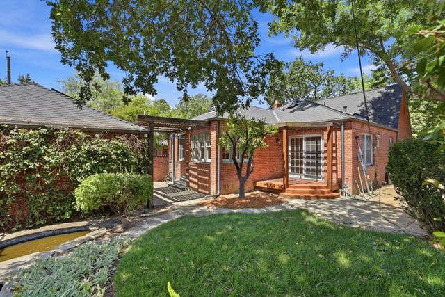 2700 Castro Way, Sacramento, CA 95818