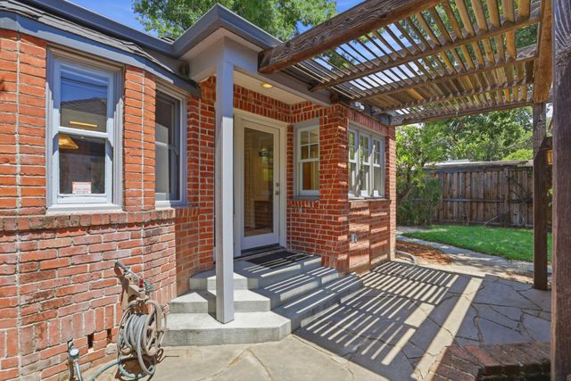 2700 Castro Way, Sacramento, CA 95818