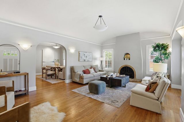 2700 Castro Way, Sacramento, CA 95818