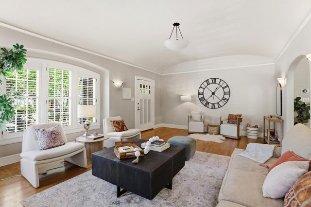 2700 Castro Way, Sacramento, CA 95818