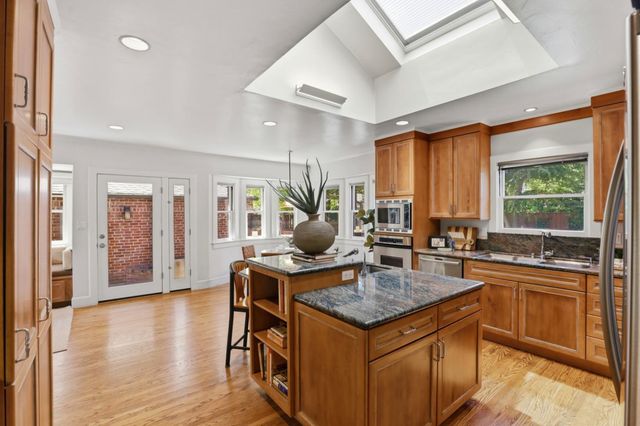 2700 Castro Way, Sacramento, CA 95818