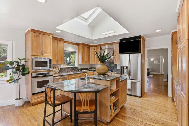 2700 Castro Way, Sacramento, CA 95818