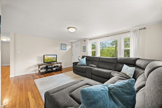 17 E Boundary Rd, Pembroke, MA 02359