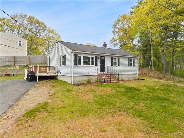17 E Boundary Rd, Pembroke, MA 02359