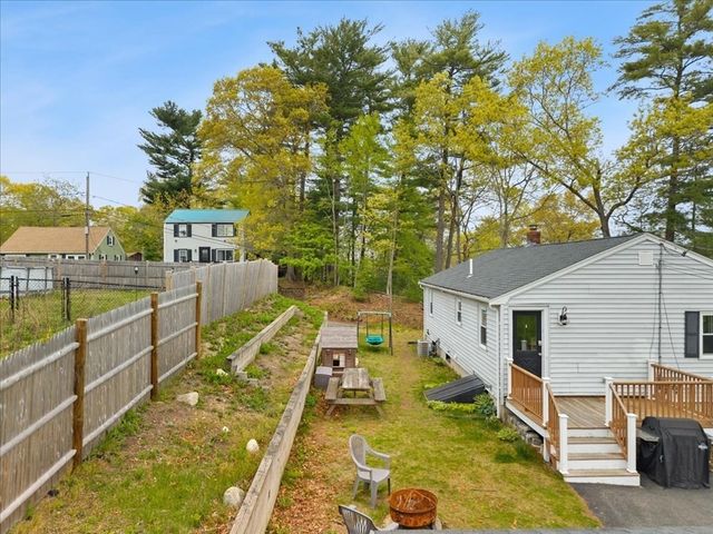 17 E Boundary Rd, Pembroke, MA 02359