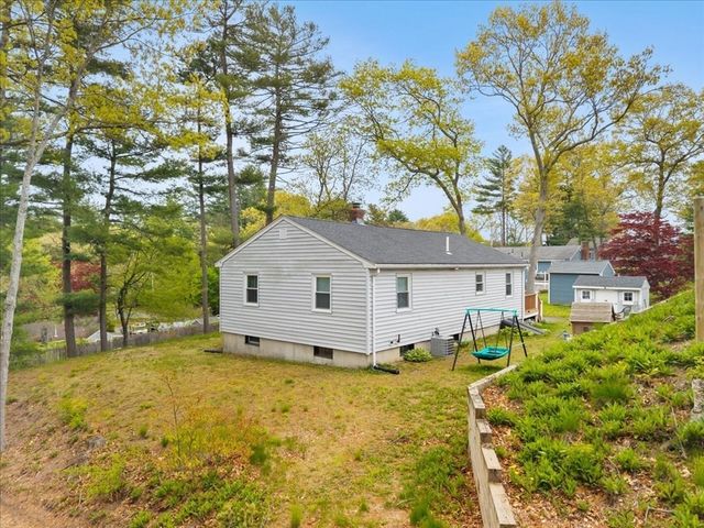 17 E Boundary Rd, Pembroke, MA 02359