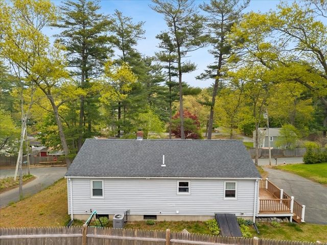 17 E Boundary Rd, Pembroke, MA 02359