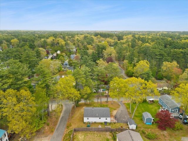 17 E Boundary Rd, Pembroke, MA 02359