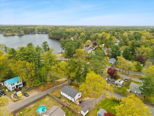 17 E Boundary Rd, Pembroke, MA 02359