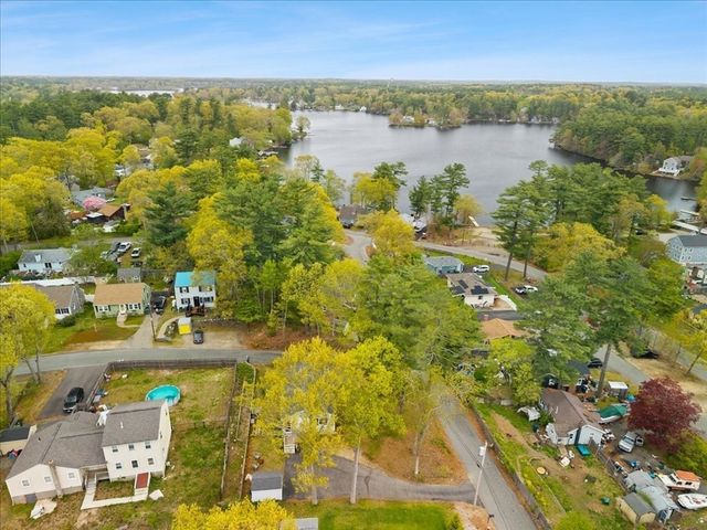 17 E Boundary Rd, Pembroke, MA 02359