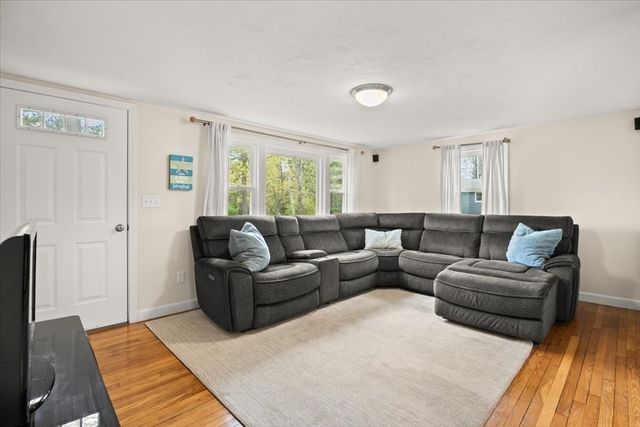 17 E Boundary Rd, Pembroke, MA 02359