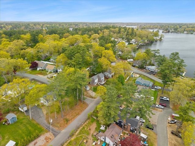 17 E Boundary Rd, Pembroke, MA 02359