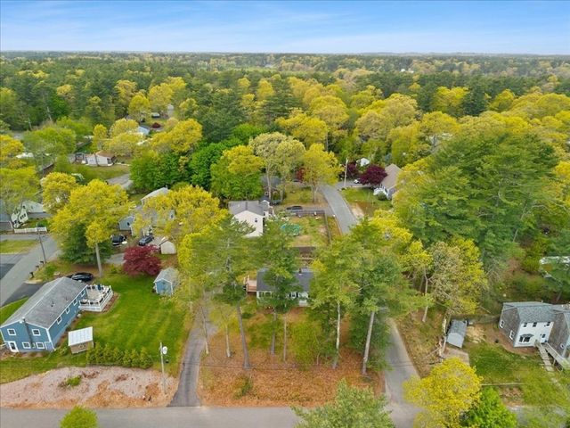 17 E Boundary Rd, Pembroke, MA 02359