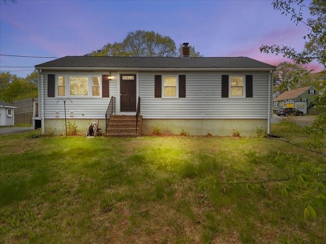 17 E Boundary Rd, Pembroke, MA 02359