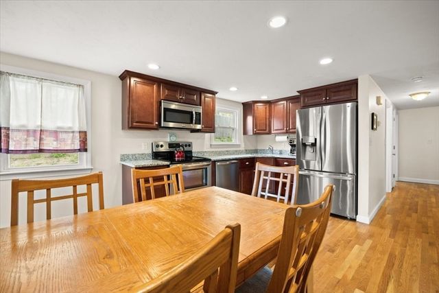 17 E Boundary Rd, Pembroke, MA 02359