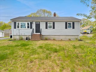 17 E Boundary Rd, Pembroke, MA 02359