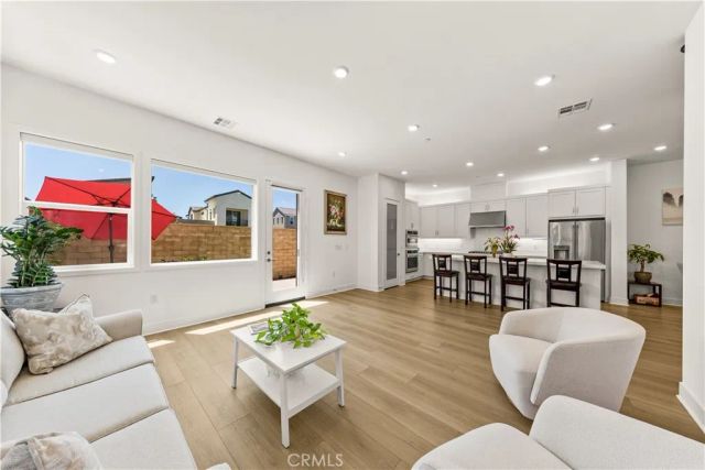 405 Clipper, Irvine, CA 92618