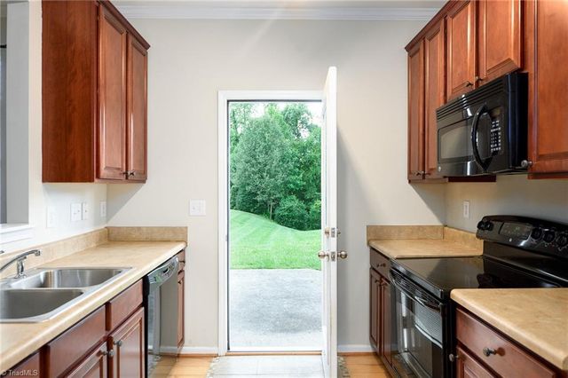2674 Hartfield Commons Lane, Winston-salem, NC 27103