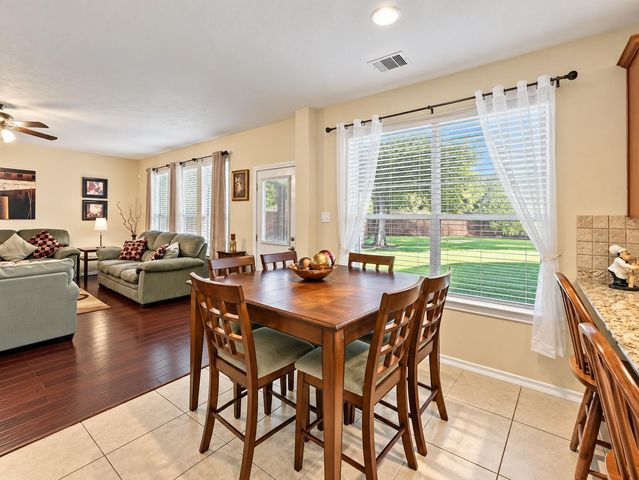 127 Hawkhurst, The Woodlands, TX 77354