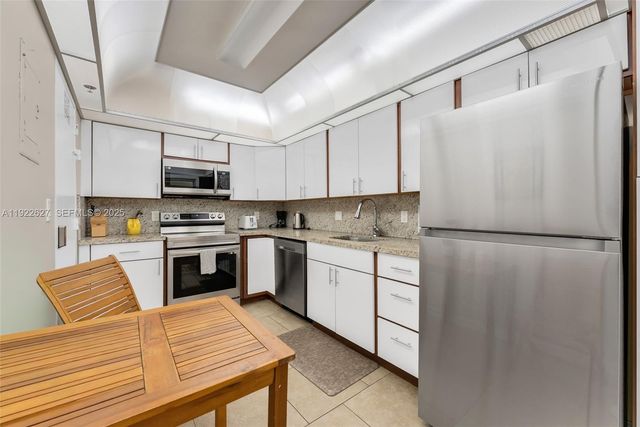 3801 S Ocean Dr 7V, Hollywood, FL 33019