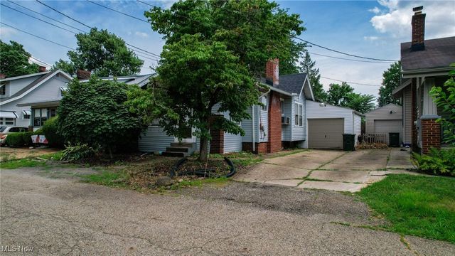 1126 18th Street NE, Canton, OH 44705