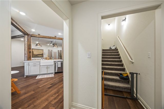 186 N Hawkstone Drive, Fayetteville, AR 72704