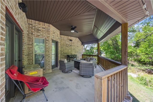 186 N Hawkstone Drive, Fayetteville, AR 72704