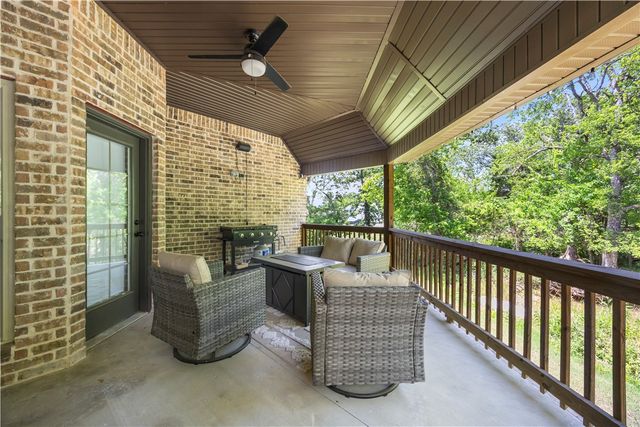 186 N Hawkstone Drive, Fayetteville, AR 72704