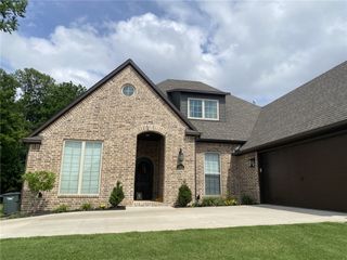 186 N Hawkstone Drive, Fayetteville, AR 72704