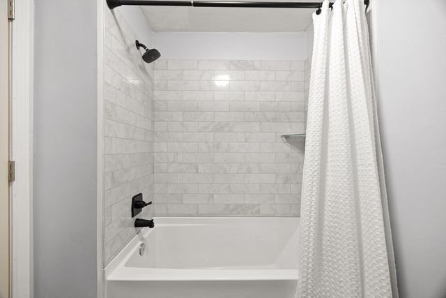 221 Oak St 4-15, Brockton, MA 02301