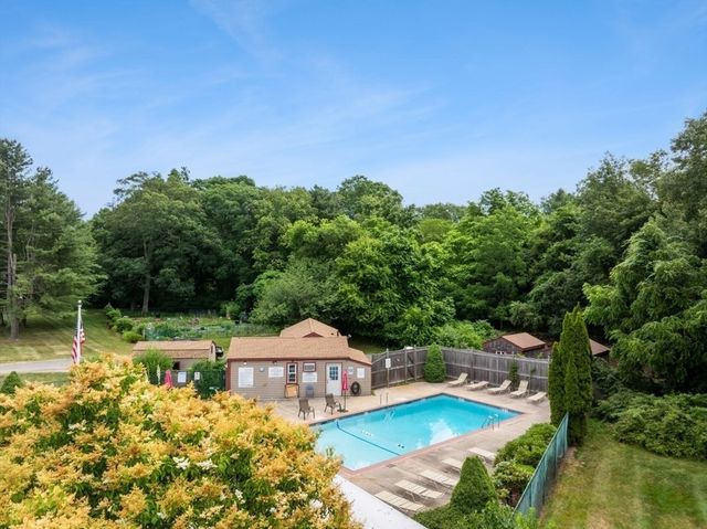 221 Oak St 4-15, Brockton, MA 02301