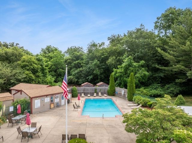 221 Oak St 4-15, Brockton, MA 02301