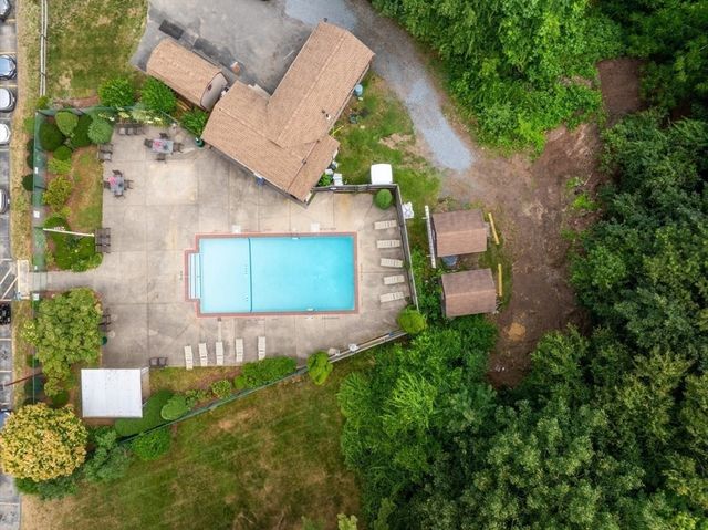 221 Oak St 4-15, Brockton, MA 02301