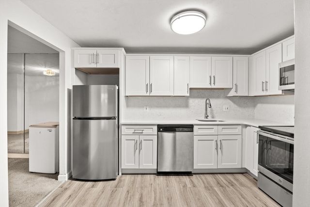 221 Oak St 4-15, Brockton, MA 02301