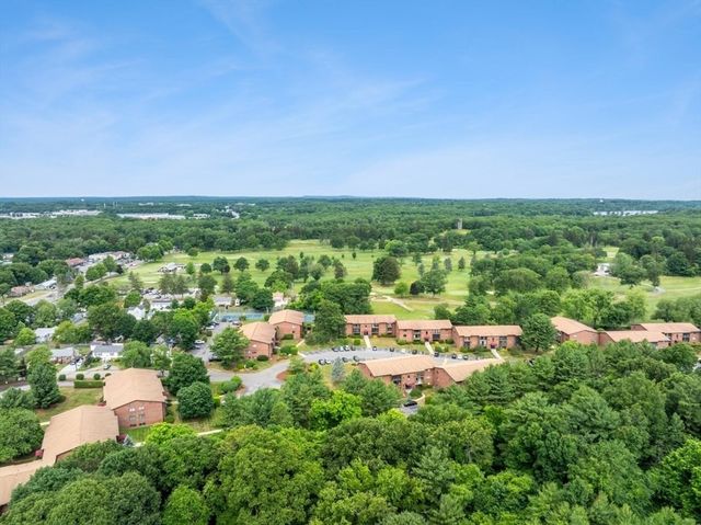 221 Oak St 4-15, Brockton, MA 02301