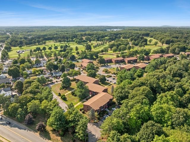 221 Oak St 4-15, Brockton, MA 02301