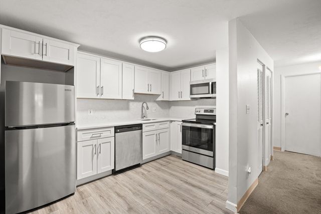 221 Oak St 4-15, Brockton, MA 02301