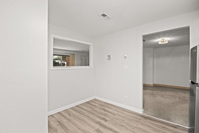 221 Oak St 4-15, Brockton, MA 02301