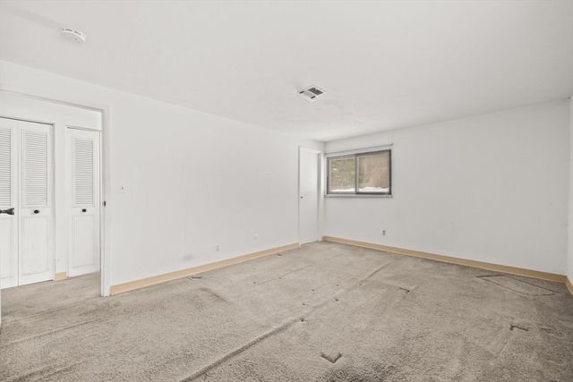 221 Oak St 4-15, Brockton, MA 02301