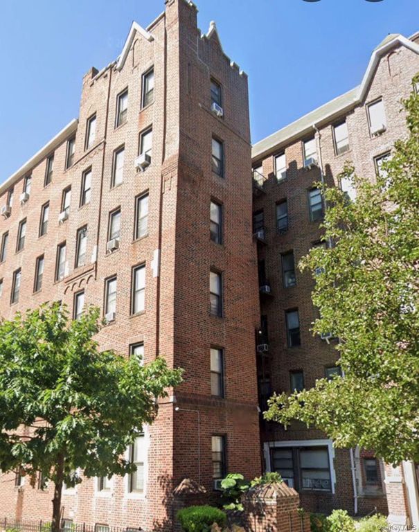 36-20 168 street street 3I, Flushing, NY 11358