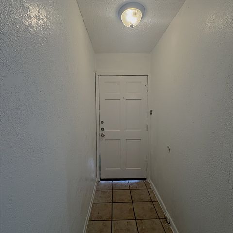 1320 S Rockwall Avenue, Terrell, TX 75160