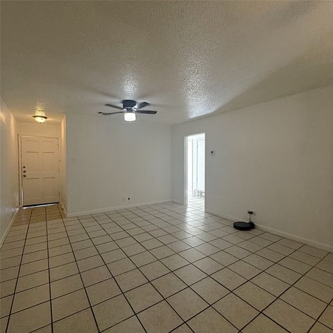 1320 S Rockwall Avenue, Terrell, TX 75160