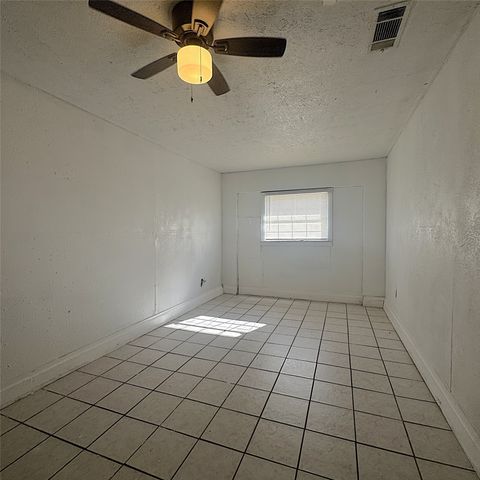 1320 S Rockwall Avenue, Terrell, TX 75160