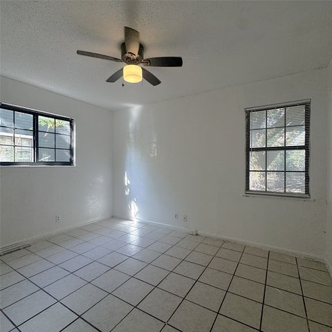 1320 S Rockwall Avenue, Terrell, TX 75160