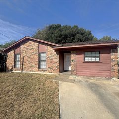 1320 S Rockwall Avenue, Terrell, TX 75160