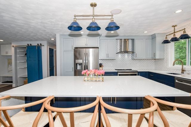 8 Highland View Ave, Mattapoisett, MA 02739
